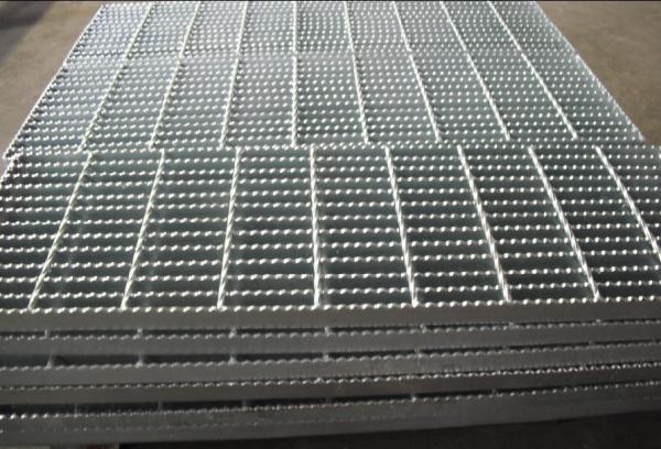 Twisted / Round Bar Galvanized Serrated Grating , 30 X 5 Bearing Bar Grating