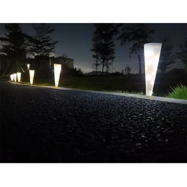Daylight Solar LED Taper Lamp for Courtyard Modern Design Outdoor Lighting Waterproof