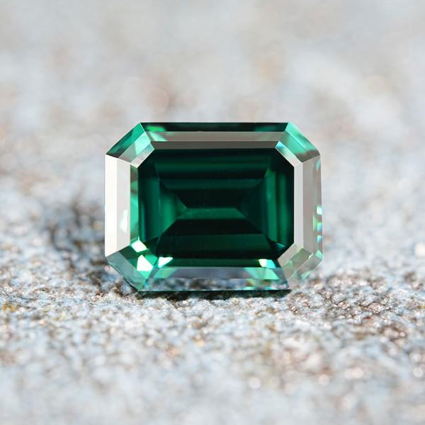 Natural Green Loose Moissanite Gemstones Emerald Cut Diamond 1.5 Carat