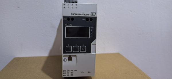 Transmisor de proceso Endress Hauser RMA42 con fuente de alimentación de lazo