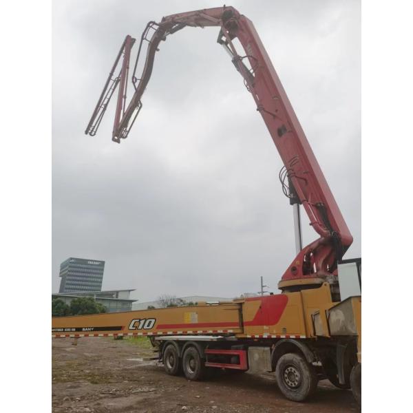 Camión de bombeo de hormigón Sany 62m con tipo de hormigón semi seco y chasis Benz adecuado para la construcción de edificios grandes