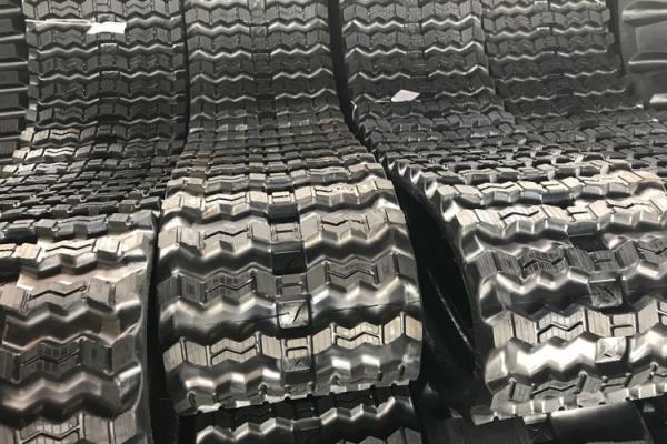 O carregador compacto do patim segue a trilha de borracha B450X86ZZ*55 da força de tração alta