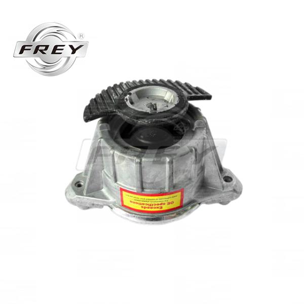 W204 W212 C204 Mercedes Benz Engine Mount , 2042404217 Front Engine Motor Mount