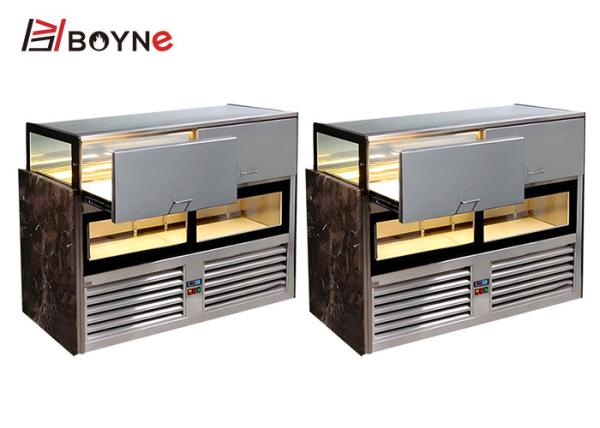 O tipo refrigerador da gaveta da mostra do bolo de chocolate personalizou