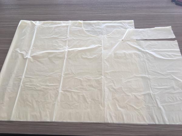 Beauty Salon PE Disposable Hairdressing Capes / Disposable Barber Cape Waterproof