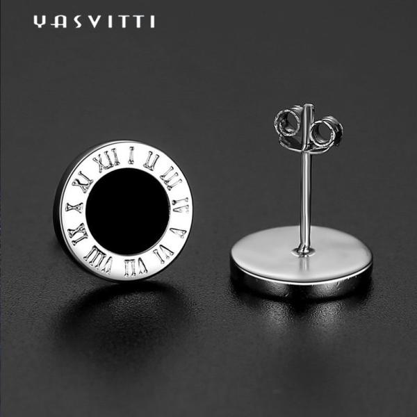 Нержавеющая сталь вокруг черных покрытых эмалью римских номеров обивает серьги