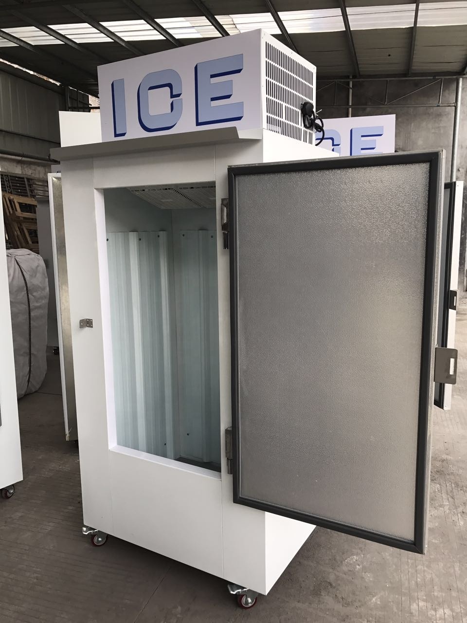 42 Cu. Ft. Indoor Ice Freezer Customized Logo , Outdoor Cold Wall Ice Merchandiser