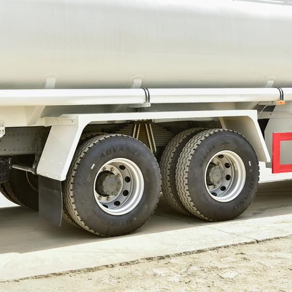 High Capacity 25000 Liter Manhole Fuel Tank Truck with 12 Wheels Max Torque 500 - 1000Nm