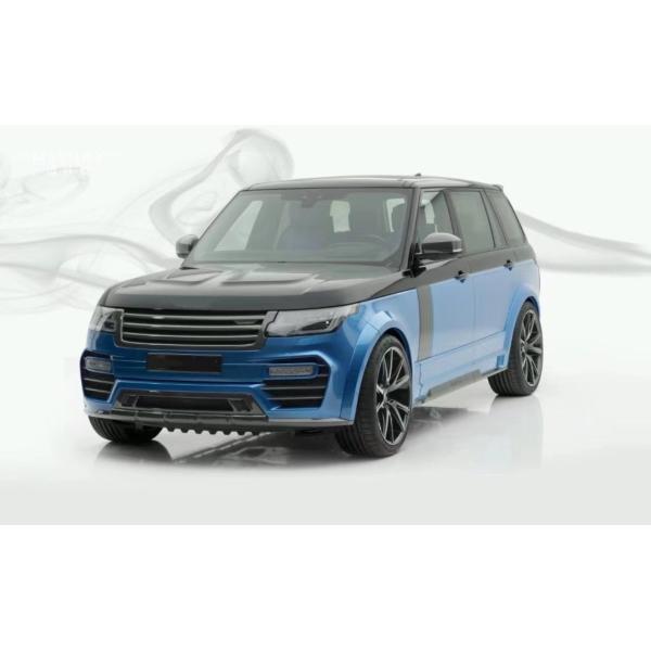 Le Range Rover noir est équipé d'un kit large en fibre de carbone de 240 mm.