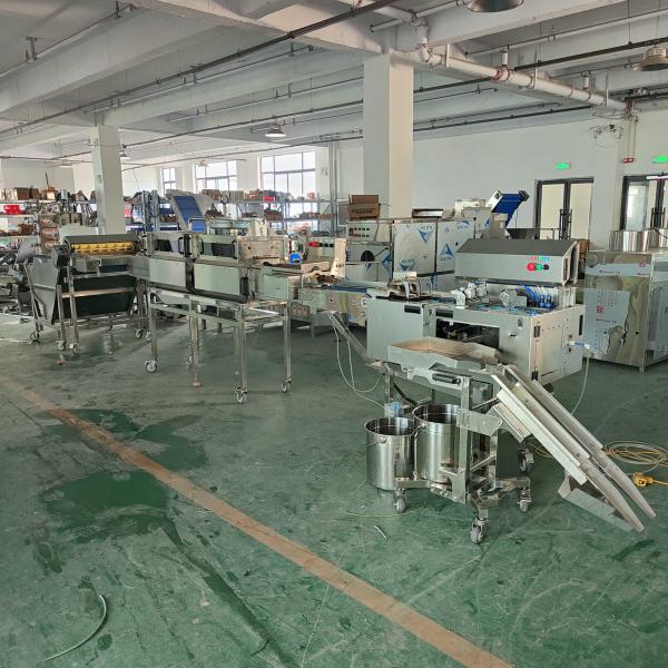 Low Noise Operation Is Suitable For The Factory Multi-Function Egg Knocking Machine Production Line