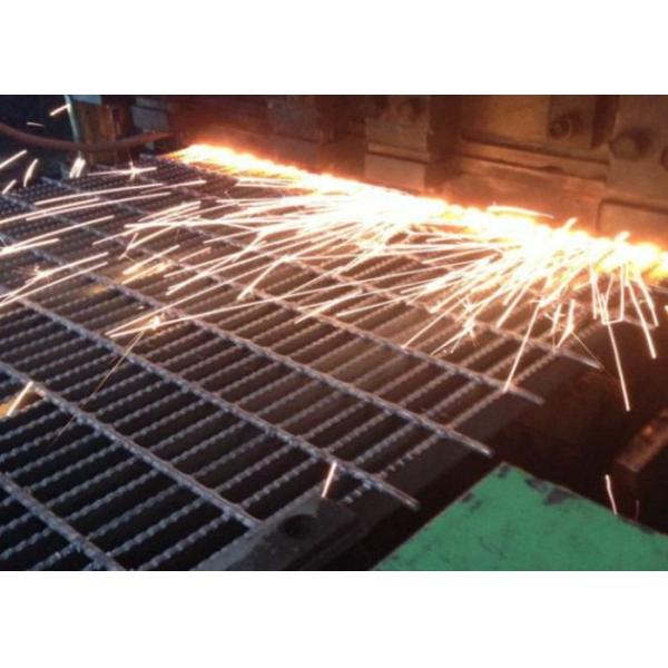 Resistencia a la corrosión serrada reja galvanizada de la barra del transporte de la calzada