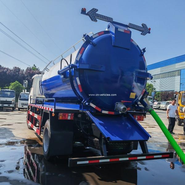 Sinotruck HOWO Vacuum Sewage Suction Truck , 6000L Septic Tank Truck