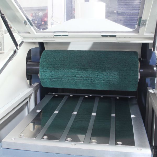 Automatic Metal Polishing Machine with 11.8KW Total Power 380V Voltage and 600*1500mm Specifications