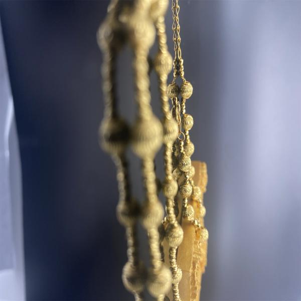 Lujoso brazalete de corazón de oro amarillo de 18K