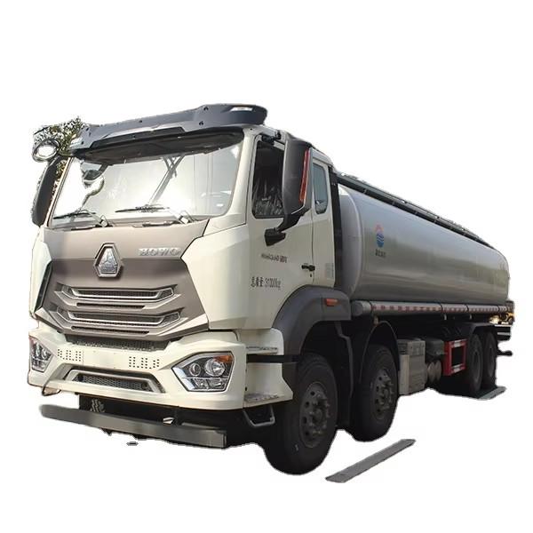 26 Cubic Liquid Supply Truck Fuel Tank Truck 8X4 Sinotruk Howorun Zhixing Brand