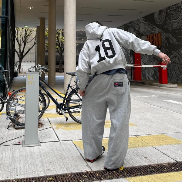 Nuevo diseño cortado con capucha logotipo personalizado con doble cremallera con capucha conjunto de impresión de pantalla calzoncillos con caja y con capucha conjunto de traje de deporte para hombres