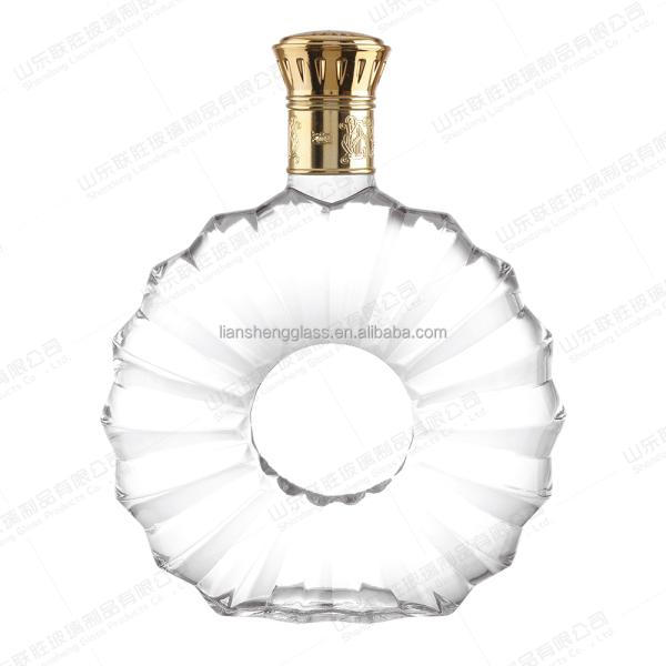 Сверхстарые стеклянные бутылки с резиновой пробкой для виски