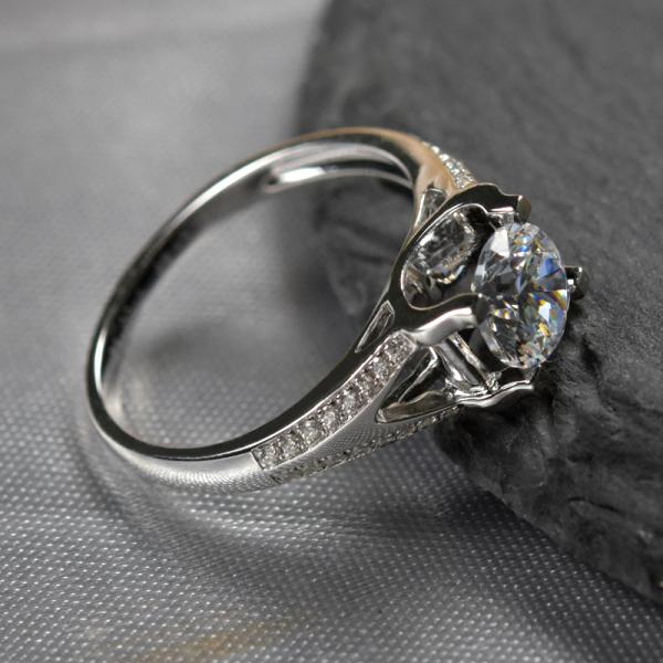 Brilliance Cut Moissanite Diamond Engagement Rings 1ct 6.5mm With 18K White Gold Material