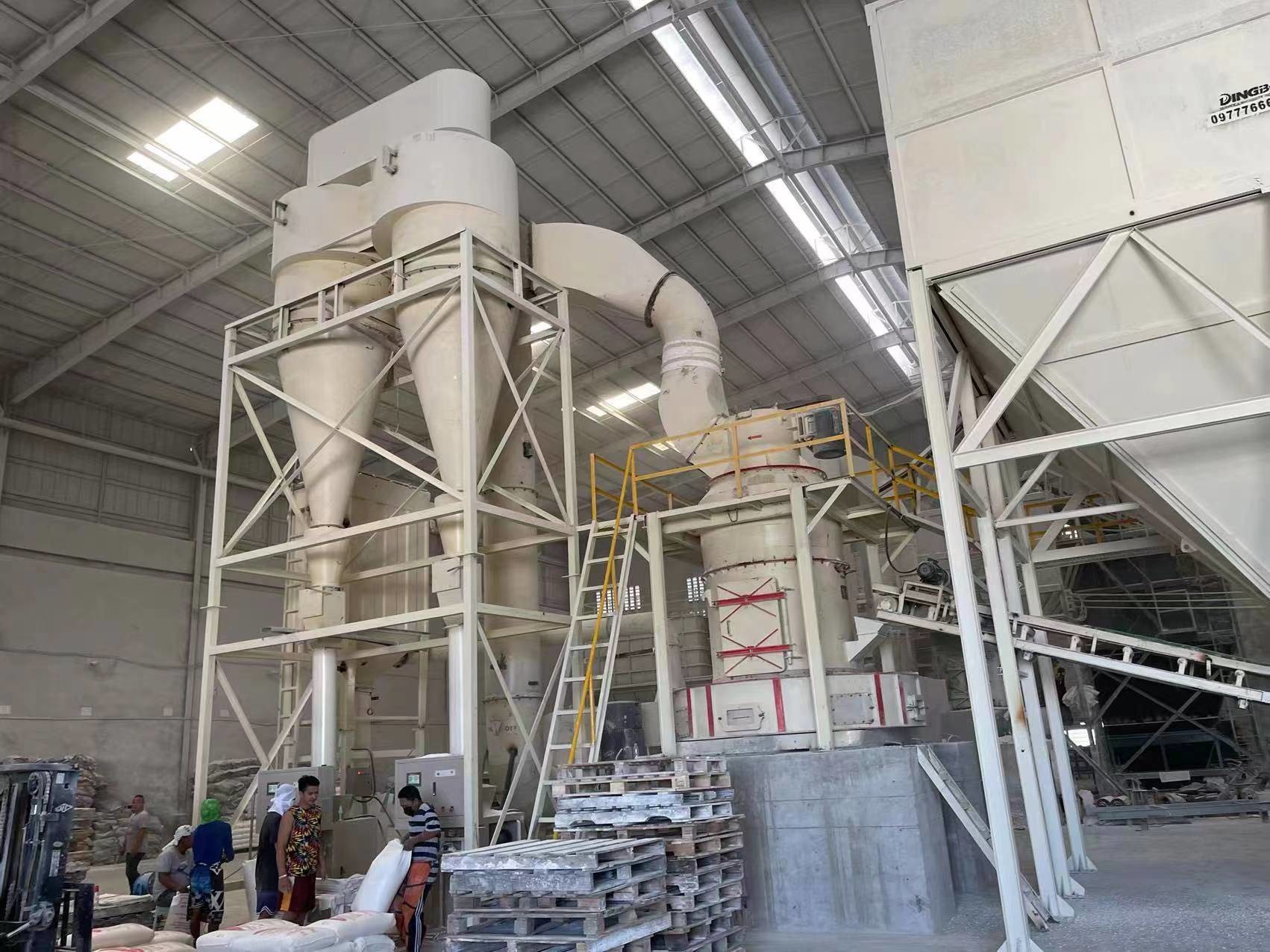 3r 4r 5r Limestone Gypsum Raymond Grinding Mill with 17-19r/min Rotationl Speed