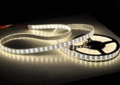 A linha dobro luzes de tira 12v do diodo emissor de luz do RGB, multi cor conduziu luzes de tira para a iluminação do cinema