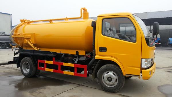 Sewer suction truck  tanker dongfeng 5000 liters sewage sucking truck for sale
