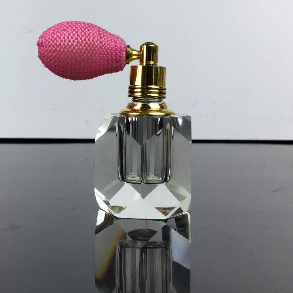 Vintage Crystal Perfume Bottle with Mini Bulb Spray Laser Engraved for Holiday Decoration