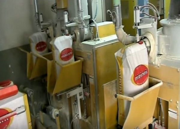 Automatic Dry Powder Filling Machine With Conveyor , Automatic Bagging Machine