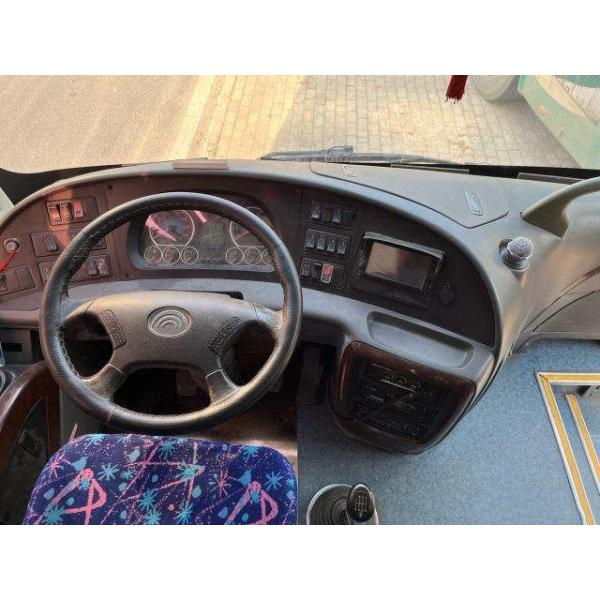 Right Hand Drive Bus Yutong Zk6888 Coach Bus Luxury 39seats City Bus Yuchai Engine