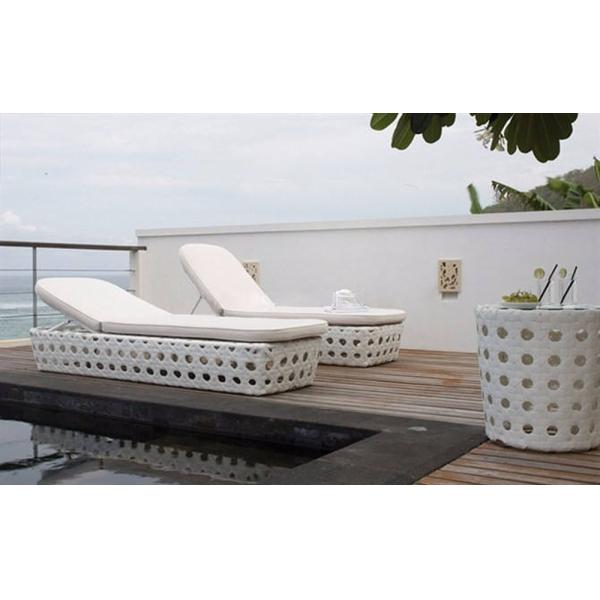 Aluminum Frame Outdoor Pool Sunbed and Round Coffee Table Set for Patio Relaxation