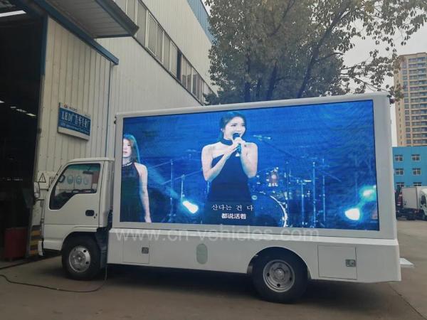 ISUZU Full Color Outdoor Mobile LED Advertising Truck , Cinema LED Mobile Billboard Truck
