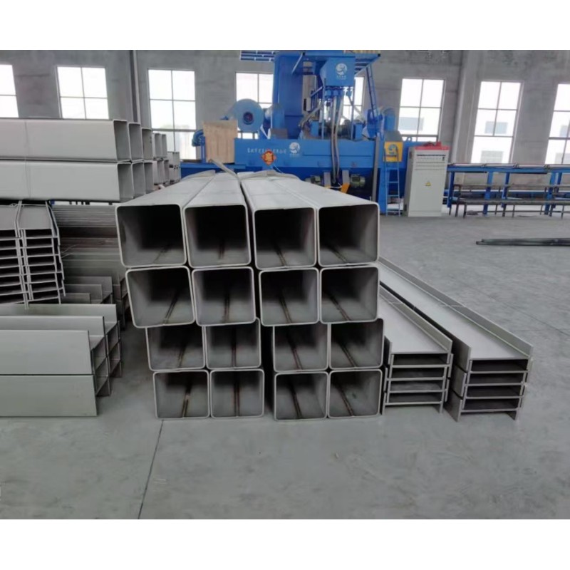 904L, 2507, 2205, 310S, 321, 316L, 304, 201... Square tubes are used in construction and decoration, machinery and equipment manufacturing, vehicles and transportation, municipal and outdoor facilitie