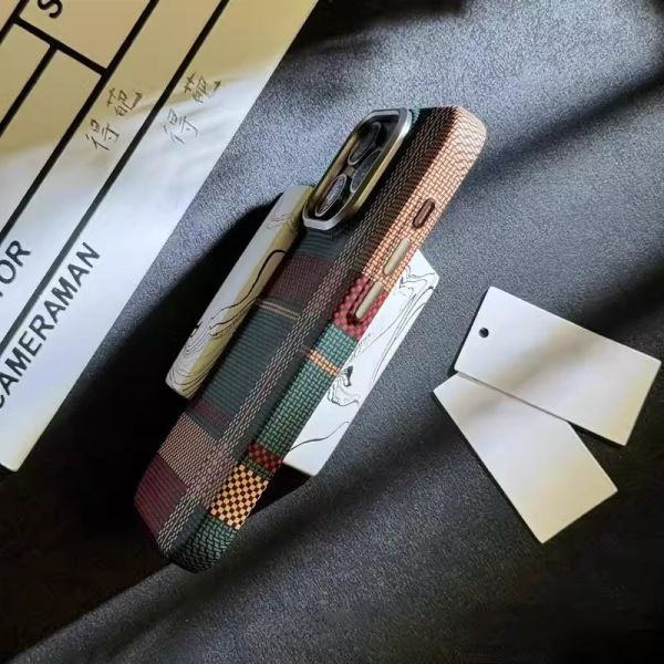 Suitable For IPhone16PROMAX Mobile Phone Case Luminous Magnetic Kevlar Texture Carbon Fiber Apple 14 Protective Cover