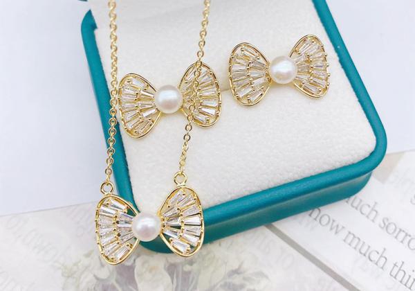 Vintage Bohemia Baroque Pearls Beads Chains Choker Necklace for Women Pearl  Choker Natural Baroque Pearl necklace