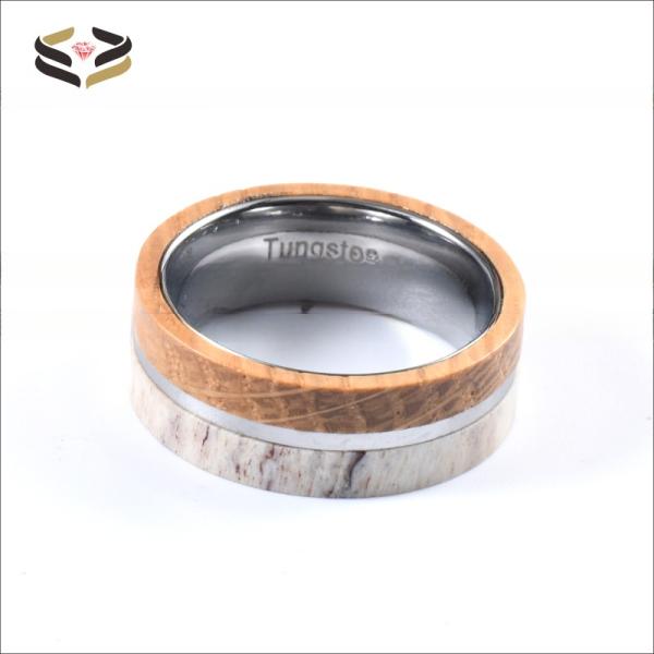 Bague de mariage vintage pour homme en carbure de tungstène avec incrustation en bois de baril de whisky et bois de cerf naturel de 8 mm, cadeau d'anniversaire