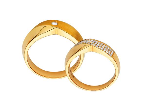 Glaring Group Sets OEM ODM Engraved Wedding Bands For Couples