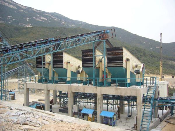 Écran de sable vibrant personnalisable pour l'exploitation minière dans le service local de l'Indonésie