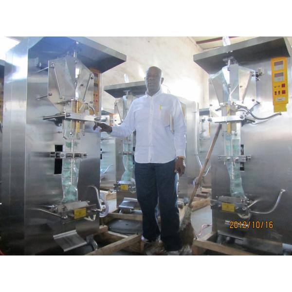 Простая в эксплуатации полная автоматическая 2000 мешков / час мешок для заполнения линии производства воды