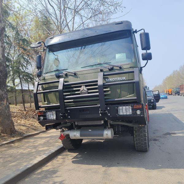 Reliable HOWO 6×6 All-Wheel Drive Fuel Tank Truck with 15,000L-25,000L Tank Capacity and Turbocharged Diesel Engine