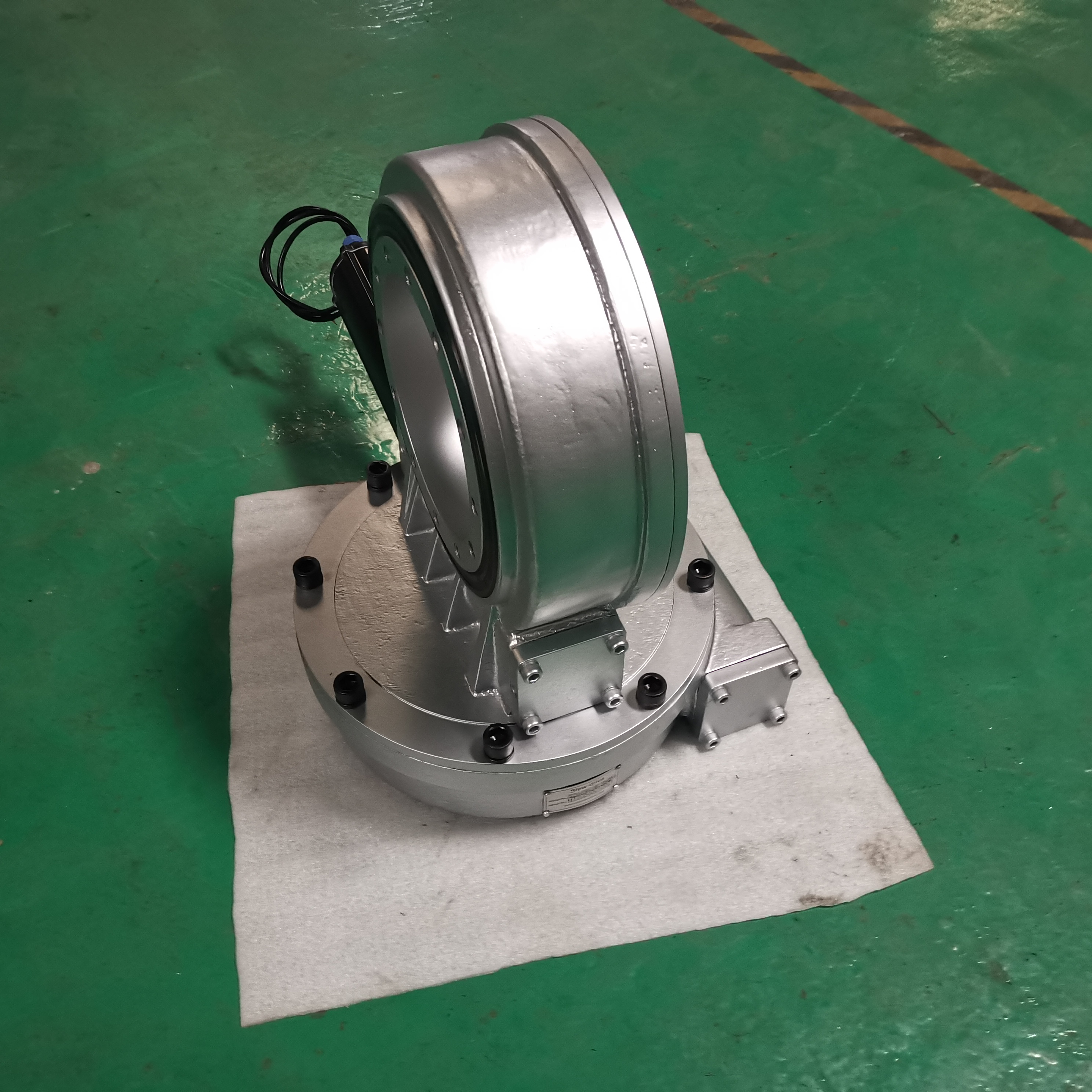 Waterproof Slew Bearing IP66 15000Nm SDE12 Two Axis Slew Drive