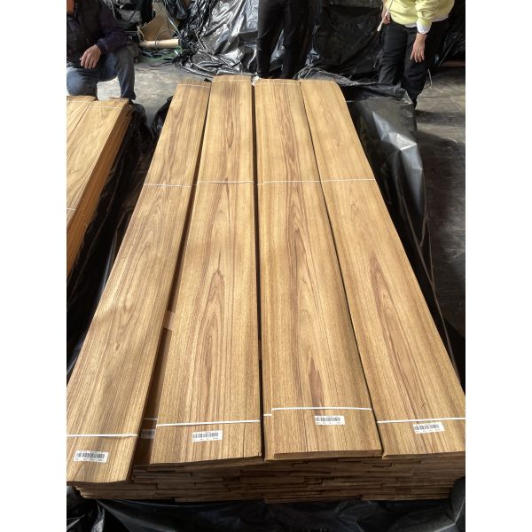 Veneur de bois de teck birman pour meubles haut de gamme