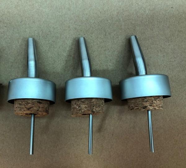 Factory Wholesale 304 Stainless Steel Oil Pourer Spout with Cork Stopper for 38mm bottle