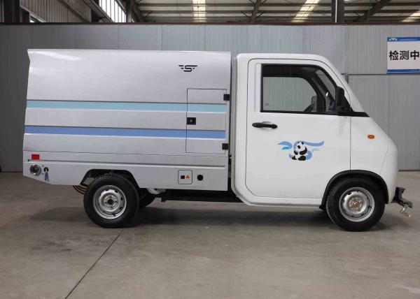 Property management company's own garbage truck for loading and unloading waste