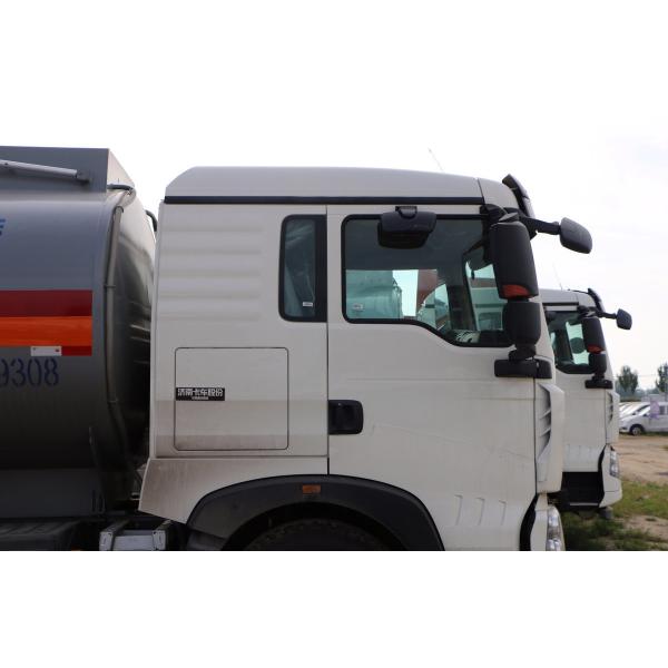 Sinotruck Howo 6*4 режим привода 10 шина нефтетанкер грузовик 25 кубических 10 метров длиной LHD