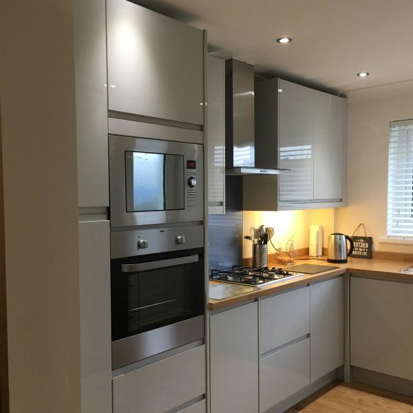 Marble Island Luxury Dark Grey Glossy Lacquer Kitchen Cabinet 18mm Moisture Proof HMR