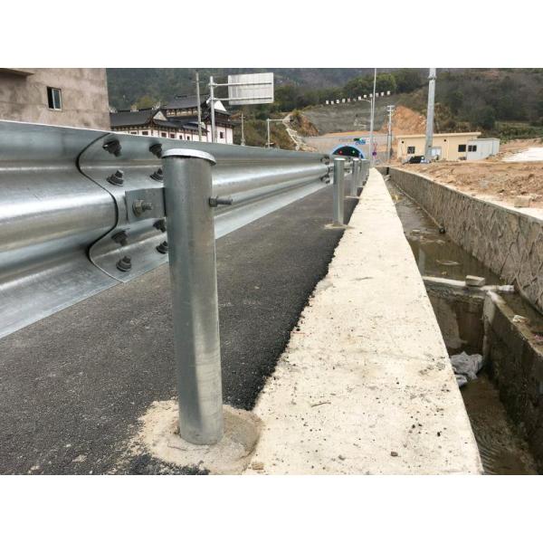 Внешняя безопасность W-beam Thermal Spray Highway Guardrail Bracket с W-beam дизайном