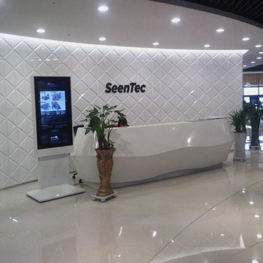 Standalone 43'' Super HD Human Sensor Advertising Touch Digital Kiosk Mall Advertising Kiosk