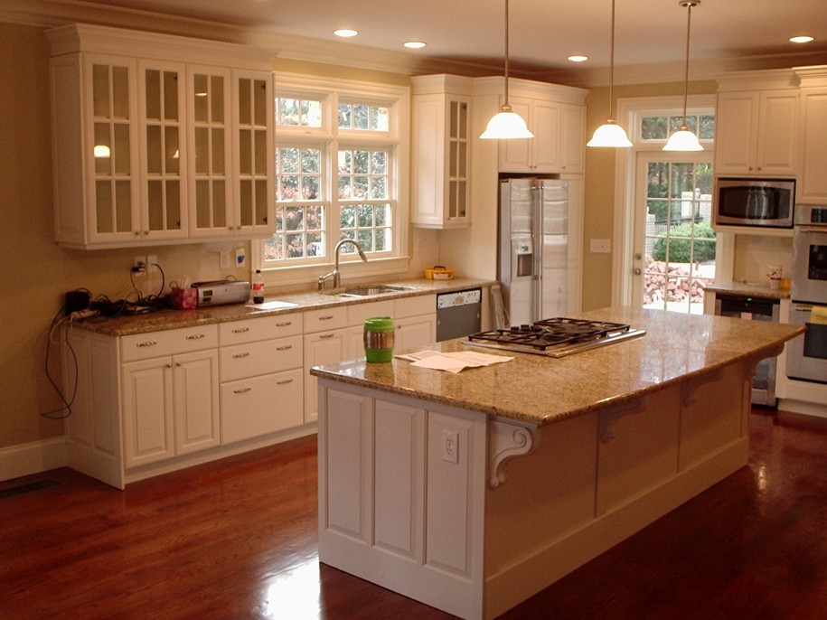 white shaker kitchen cabinet with raised panel