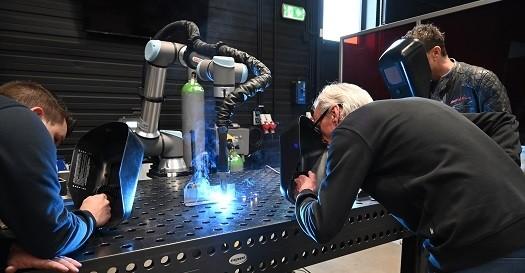 Universal Robot Cobot UR10 Welding Cobot 1300mm Reach Robot Arm WIth MIG MAG Welder