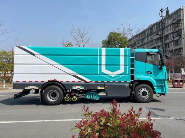 18T Durable Road Sweeper Truck Washing and Sweeping Electric Truck