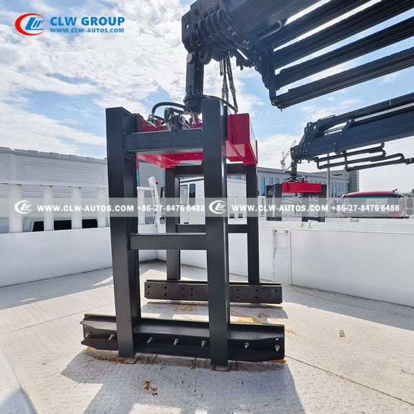 Shacman 8x4 Truck Mounted Knuckle Boom Crane with Brick grab